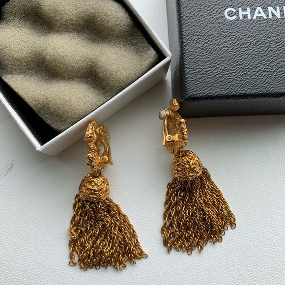 CHANEL Vintage ⭐️ RARE Real Gold Florentine Tassel Fringe Filigree Clip Earrings - Picture 8 of 16